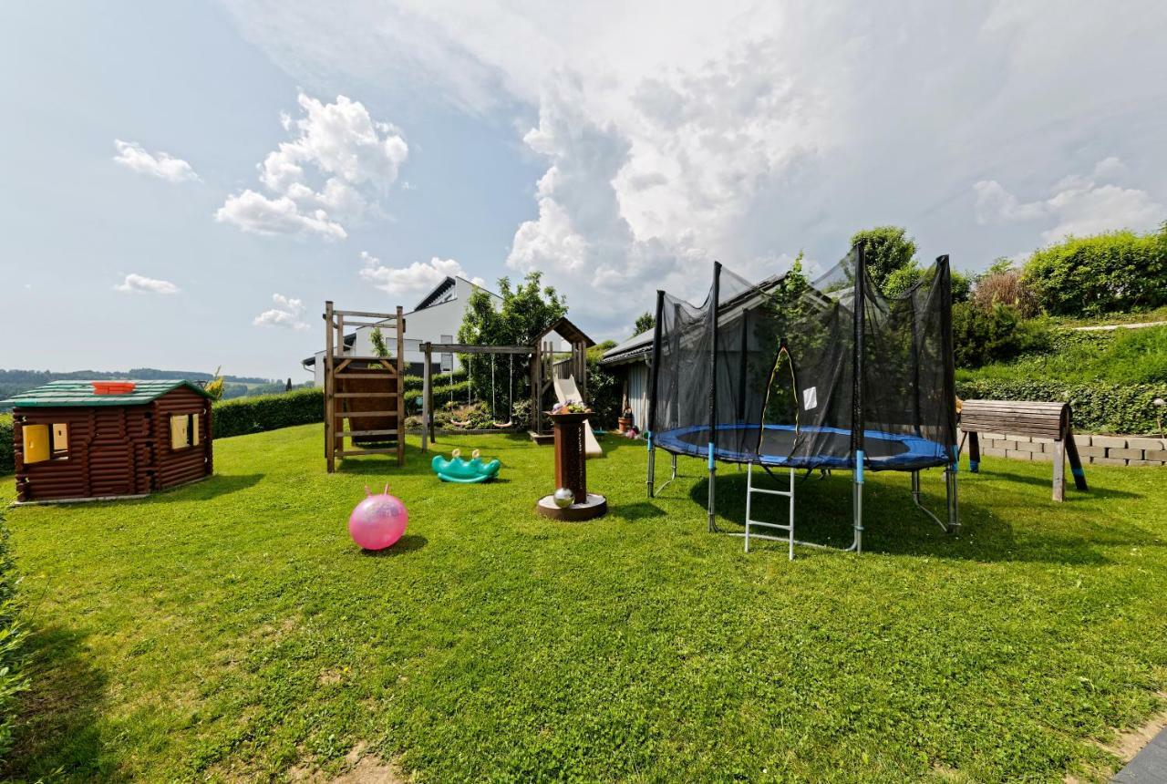 Ferienwohnung Fernblick Neukirchen vorm Wald Exterior photo
